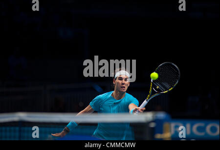 Londra, Regno Unito. 05 Nov, 2013. Rafael Nadal (ESP) durante il match con David Ferrer (ESP) presso la Barclays ATP World Tour Finals Credito: Malcolm Park editoriale/Alamy Live News Foto Stock