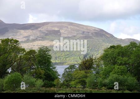 Muckross House e giardini sono situato nel mezzo del Parco Nazionale di Killarney che comprende 10000 ettari di splendido lago e del paesaggio di montagna, foto scattata il 27 maggio 2013. Il parco nella Contea di Kerry è stata designata come Riserva della Biosfera nel 1981 dall'UNESCO. Foto: Frank Baumgart Foto Stock