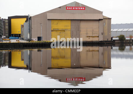 BAE Systems Shipyard, South Street, Scotstoun, Glasgow, Scozia, Regno Unito, mercoledì 6 novembre 2013. Il cantiere ha sparato il giorno in cui sono stati annunciati i tagli di lavoro. Questo capannone è stato demolito. Foto Stock