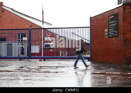 BAE Systems, Govan, Glasgow, Scozia, Regno Unito, mercoledì 6 novembre 2013. Il cancello principale presso il cantiere BAE Systems il giorno in cui sono stati annunciati i tagli di lavoro Foto Stock