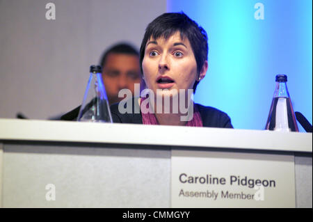 Londra, Regno Unito. 5 novembre 2013. Boris Johnson soddisfa i londinesi alla domanda della gente volta tenutasi presso l'Imperial College di Londra 05/11/2013 Credit: JOHNNY ARMSTEAD/Alamy Live News Foto Stock