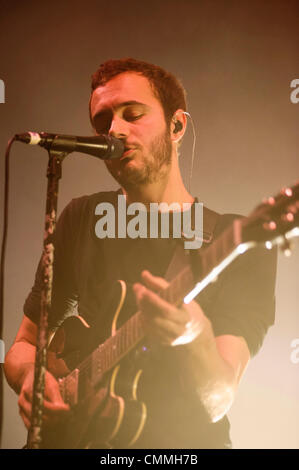 I redattori gioca Brighton Dome il 06/11/2013 a Brighton Dome, Brighton. Persone nella foto: Tom Smith, lead vocals. Foto di Julie Edwards Foto Stock