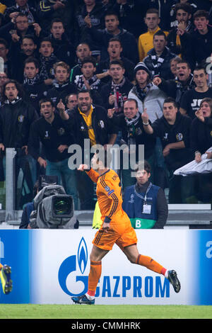 Torino, Italia. 5 novembre 2013. Cristiano Ronaldo (reale) Calcio : Cristiano Ronaldo del Real Madrid celebra il suo punteggio per primo il lato obiettivo durante la UEFA Champions League Group B match tra Juventus 2-2 Real Madrid a Juventus Arena di Torino, Italia . © Maurizio Borsari/AFLO/Alamy Live News/Alamy Live News Foto Stock