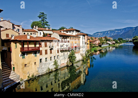 Italia Veneto città di Bassano del Grappa panorama dal ponte vecchio ( Ponte Vecchio ) Foto Stock