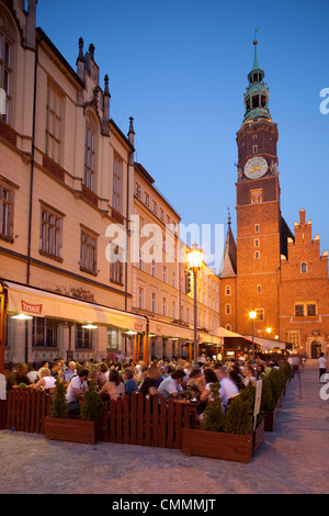 Il municipio al crepuscolo, Rynek (Piazza della Città Vecchia), Wroclaw, Slesia, Polonia, Europa Foto Stock