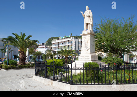 Statua che si trova nella piazza principale della città di Zante, ZANTE, ISOLE IONIE, isole greche, Grecia, Europa Foto Stock