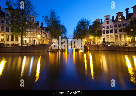 Herengracht e Leidsegracht di notte, Amsterdam, Olanda Settentrionale, Paesi Bassi, Europa Foto Stock