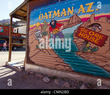 Oatman, Arizona, un tipico ex città mineraria in America West situato lungo la storica strada 66, ora una destinazione turistica. Foto Stock