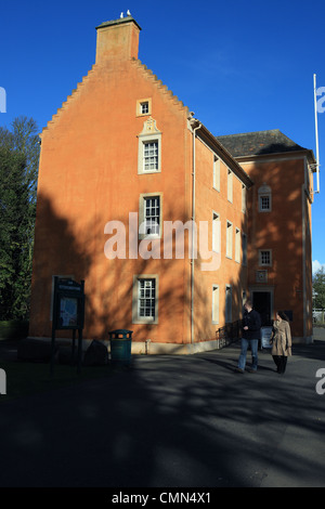 Pittencrieff House Museum in Pittencrieff Park di Dunfermline, Fife, Scozia Foto Stock