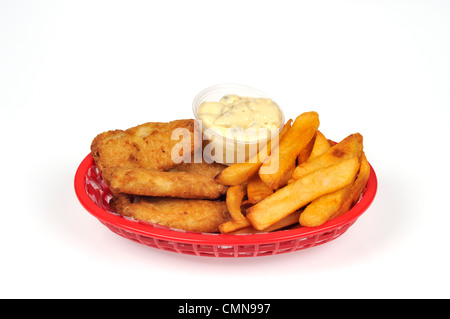 Cesto di pesce e patatine con salsa tartara Foto Stock