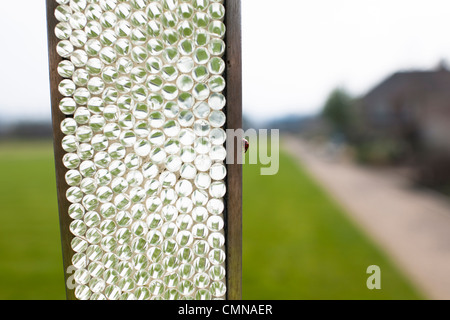 Una coccinella esplora un arte di installazione chiamato vena da Tim Morgan, nella motivazione la Royal Opera House site a Thurrock, Essex. Foto Stock