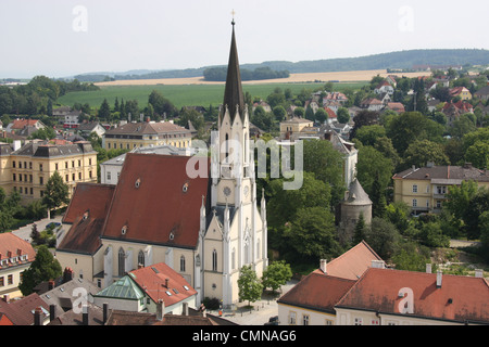 Vista della chiesa e torre rotonda dal l'Abbazia di Melk, Austria Foto Stock