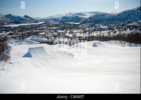 Il Freestyle Park sulle piste del comprensorio sciistico a Hovden in Norvegia meridionale's Setesday Foto Stock