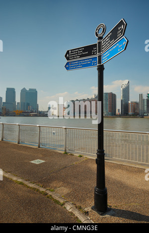 Thames Path signpost. Foto Stock