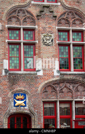 Strada laterale (Academiestraat) in Bruges, Belgio Foto Stock