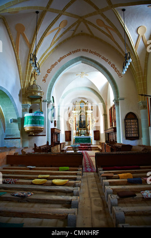 Interno della medievale chiesa fortificata di Harman. Una chiesa Romaneque iniziato nel 1240. Braşov Transilvania Foto Stock