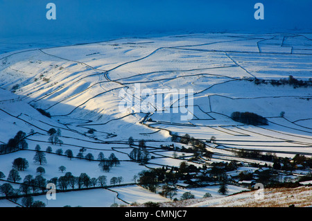 Inverno vista su Arncliffe in Littondale nel Yorkshire Dales National Park in Inghilterra Foto Stock