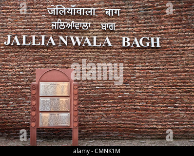 Entrata al Jallainwala Bagh memorial di Amritsar Punjab, India Foto Stock