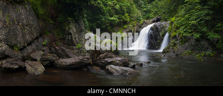 A cascata Cascate di Cristallo - un popolare piscina di acqua dolce foro vicino a Cairns, Queensland, Australia Foto Stock