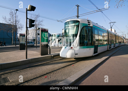 Il tram T2 platform Parigi Francia Foto Stock