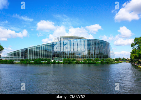 Edificio del Parlamento europeo a Strasburgo, vista dal fiume Foto Stock