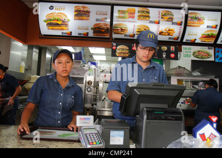 Arica Chile, Paseo Peatonal de Mayo, centro commerciale pedonale, McDonald's, hamburger, fast food, ristoranti, ristoranti, caffè, azienda globale, cou Foto Stock