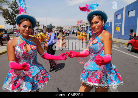 Arica Chile,Avenida Pedro Montt,Carnevale Andino,Carnevale andino,sfilata,prove,indigeni,Aymara Heritage,folklore danza tradizionale,Caporales,troup Foto Stock