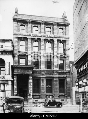 Lloyds Bank, Wolverhampton, circa 1940. La facciata del principale ramo di Wolverhampton in Dudley Street, a est di Queen Square. Foto Stock