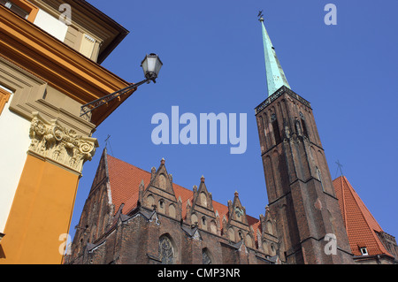 Santa Croce gotica Chiesa di Wroclaw Ostrow Tumski Polonia Foto Stock