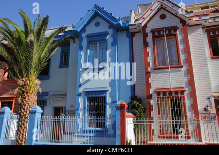 Santiago Cile,Providencia,Vina del Mar,quartiere,casa,case,case casa casa case residenza,due piani,colore brillante lavoro di vernice,battuto Foto Stock