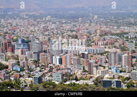 Santiago Chile, Cerro San Cristobal, Terraza Bellavista, vista da, Providencia, vista panoramica, skyline della città, edificio, grattacieli alti grattacieli bui Foto Stock