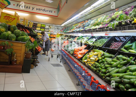 Santiago Cile,Avenida Apoquindo,Santa Isabel,negozio di alimentari,supermercato,catena,cibo,shopping shopper shopping negozi di mercato mercati di mercato buy Foto Stock