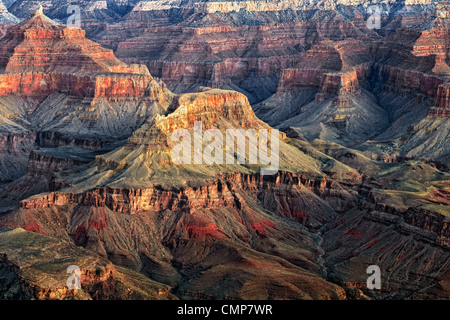 Il Tempio di Osiride e la piramide di Cheope in Arizona il Parco Nazionale del Grand Canyon da Yavapai Point e South Rim. Foto Stock