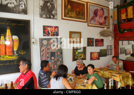 Lima Perù, Barranco Distretto, Calle Colon, quartiere residenziale, famiglie genitori genitori bambini bambini, ristorante ristoranti cibo caffè Foto Stock