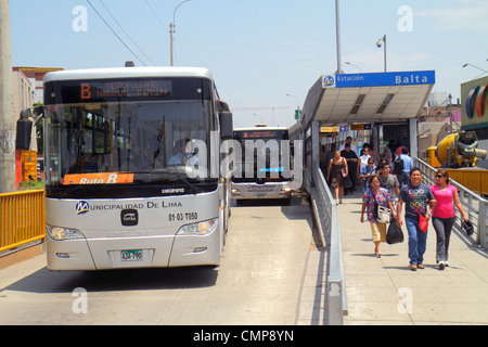 Lima Perù, Barranco Distretto, Avenida Bolognesi, Estacion Balta, stazione, Metropolitano Bus Line, trasporti pubblici, ispanico Latino etnia immigra Foto Stock