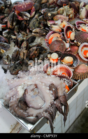 Lima Peru,Surquillo,Mercado de Surquillo,mercato,stallo,shopping shopper shopping negozi mercato mercati di mercato di acquisto vendere, negozio al dettaglio stor Foto Stock