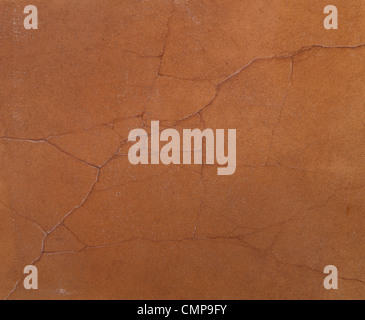 Tessitura grossolana del cemento incrinato pareti ricoperte di vernice marrone Foto Stock
