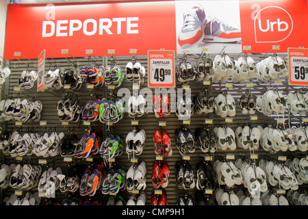 Lima Peru,Santa Ana,Avenida Canaval y Moreyra,shopping shopper shopping shopping negozi mercato mercati di mercato acquisti di vendita, negozi al dettaglio buin Foto Stock