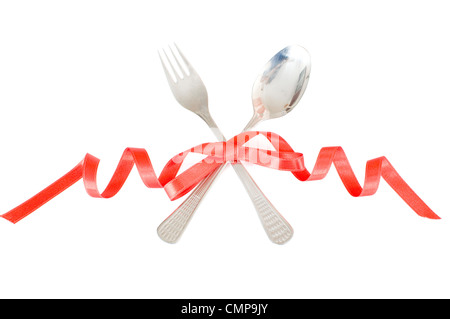 Cucchiaio e forchetta legate con un nastro rosso Foto Stock