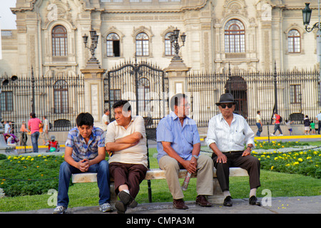 Lima Peru,Plaza de Armas,Palacio de Gobierno,Palazzo del Governo,edificio del Governo,neo barocco,architettura esterna,cancello,piazza pubblica,parco,H Foto Stock