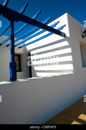 Ombre sulla sistemazione residenziale nelle principali città di Caleta del Sebo sull'isola di La Graciosa isole canarie Spagna Foto Stock