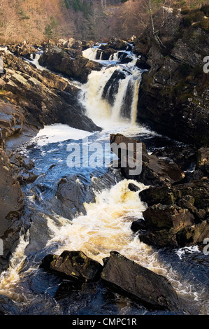 Le Cascate di Rogie cascata sul fiume Blackwater in Ross and Cromarty, regione delle Highlands della Scozia, Regno Unito Foto Stock