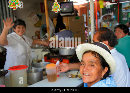 Lima Perù,Barranco,Unione di Jiron,Unione di Mercado,mercato,mercato,cibo,venditore bancarelle bancarelle mercato stand, ristorante ristoranti cibo Foto Stock