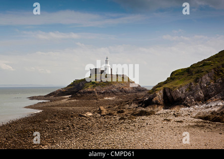 Regno Unito Galles, Swansea, Mumbles Pier, causeway al faro a bassa marea Foto Stock