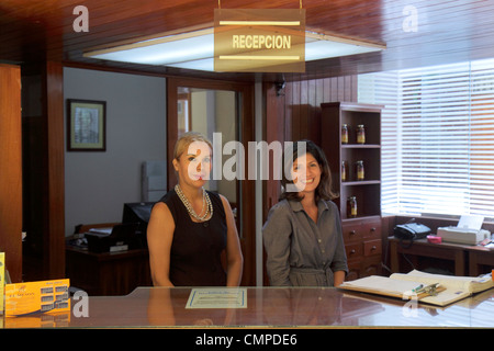 Tacna Peru,Calle Hipólito Unanue,Hotel El Meson,hotel,reception check in reception prenotazioni registro,registrazione alloggio,ispanica wom Foto Stock