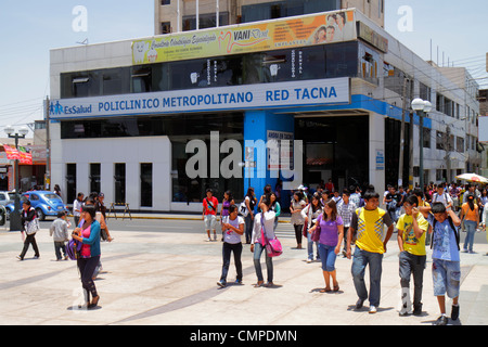 Tacna Peru,Calle Hipólito Unanue,CIMA Academia PreUniversitaria,scuola di preparazione universitaria,istruzione secondaria,studenti,gir etnico ispanico Foto Stock