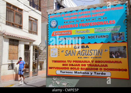 Tacna Peru,Calle Hipolito Unanue,segno,logo,scuola tecnica,istituto,formazione permanente,spagnolo,lingua,bilingue,Ispanico Latino etnico imm Foto Stock