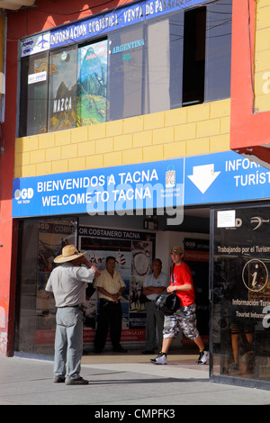 Tacna Perù, Panamericana, Pan American Highway, terminal degli autobus, esterno coordinatore trasporto terra, ispanico latino latino latino immigrato etnico im Foto Stock