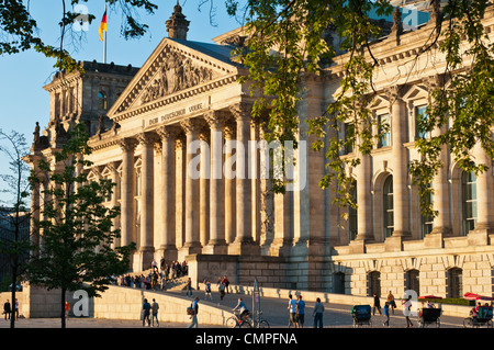 Il palazzo del Reichstag, sede del parlamento tedesco, Berlino Germania, Europa Foto Stock