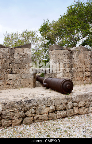 Le mura del palazzo del gran maestro nella città di Rodi sull'isola greca di Rodi. Foto Stock